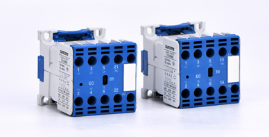 交流接触器通电后按下启动键接触器不断的吸合断开是什么原因？