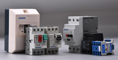 在电动机电气控制回路中，如何选择断路器、接触器和热继电器呢